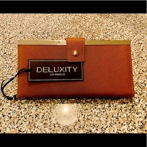 Deluxity Clutch